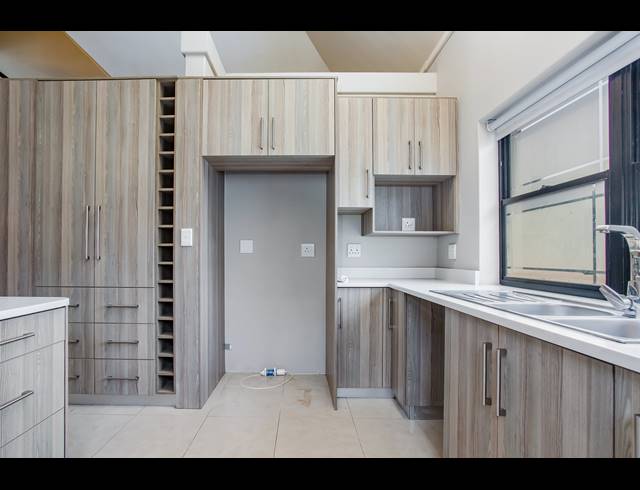 4 BEDROOM HOUSE RENTED IN PEARL VALLEY GOLF & COUNTRY ESTATE